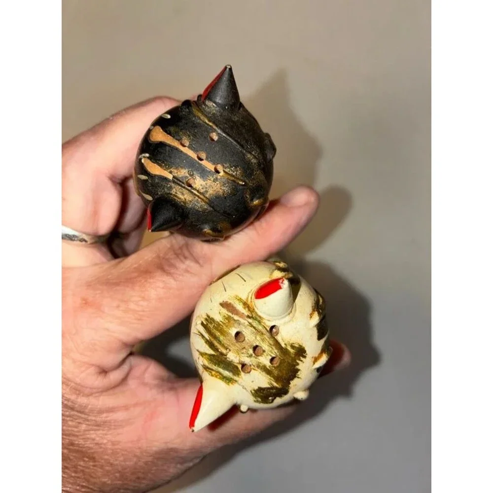 Vintage salt and pepper shakers: